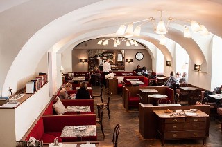 Cafe Diglas Lokal c STADTBEKANNT 728x485